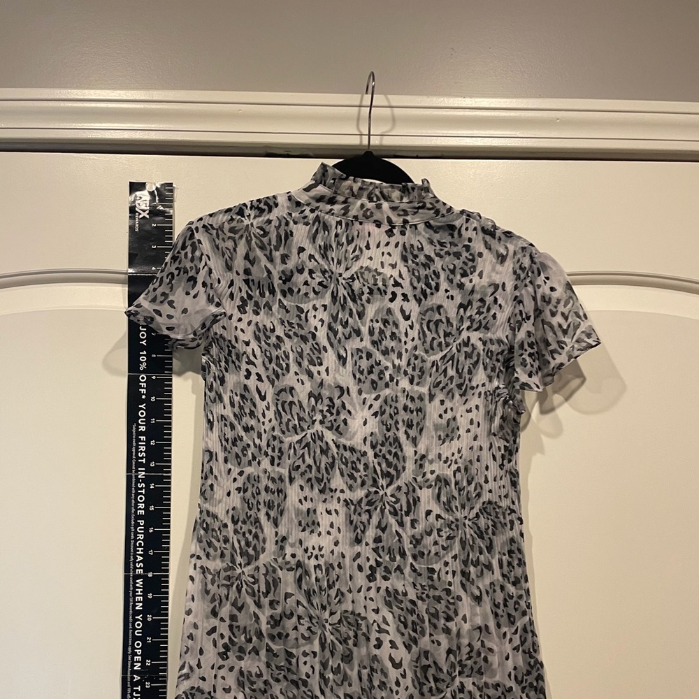Beautiful Blouse - Picture 2 of 5